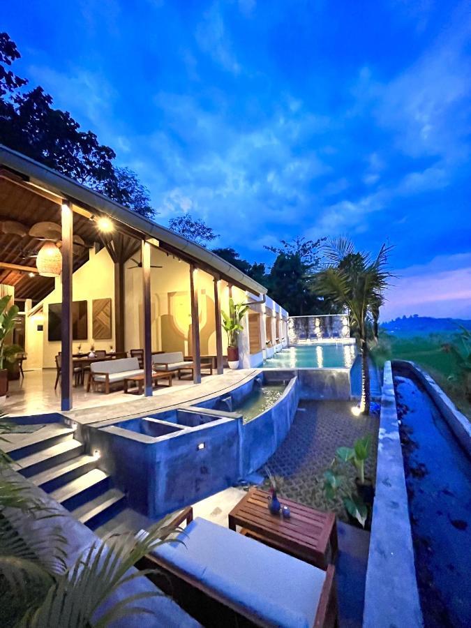 Boutique Villa Jogja Senang Джокьякарта Экстерьер фото